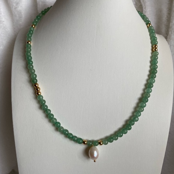 Dainty Jade and gold hematite sterling silver necklace - Picture 6 of 7